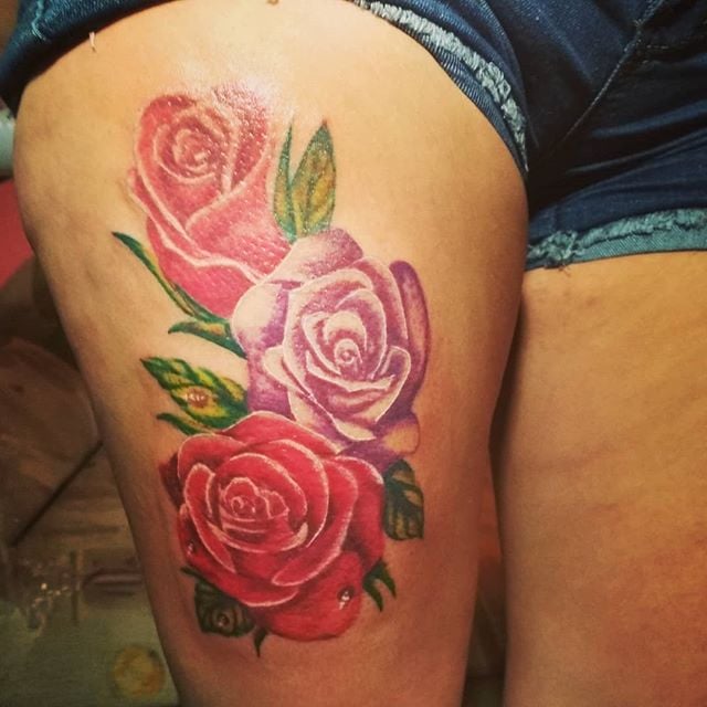 Для дівчат кольорові квіти, фото - Тату майстер Артем Дрыга