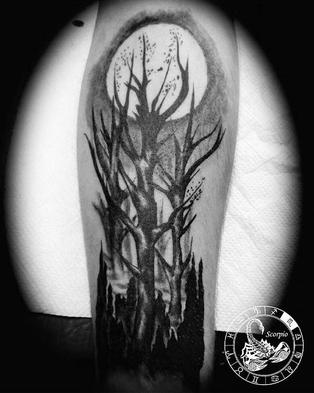 Луна дерево, фото - Тату мастер Артем Дрыга