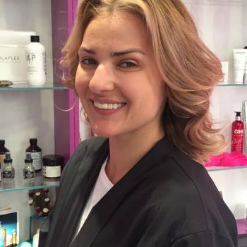 Женская стрижка укладка волос оформление бровей, фото -  Friends (Френдс)