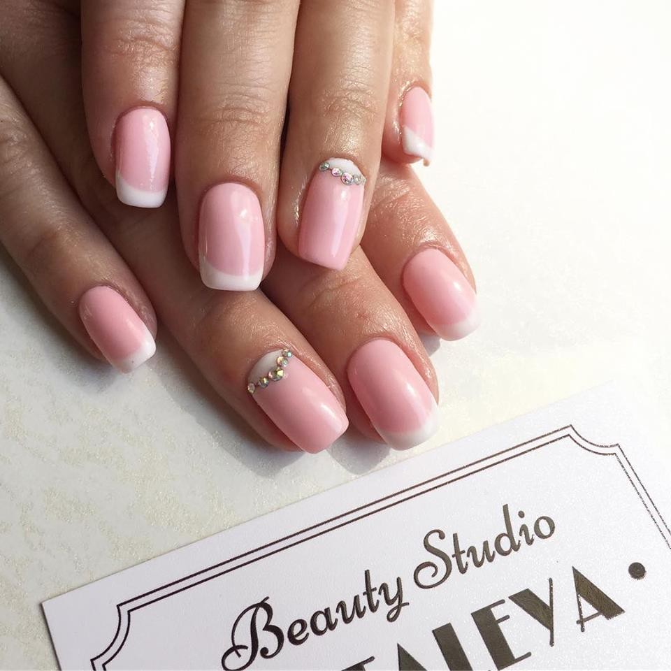 Нежный маникюр французский розовый, фото -  Cataleya Beauty Studio