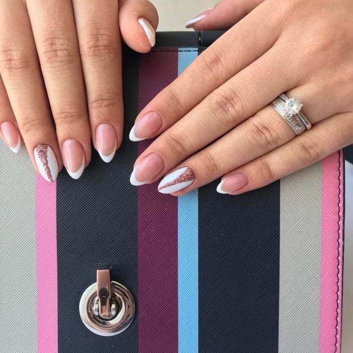 Нежный маникюр французский с блестками, фото -  Gem Nails