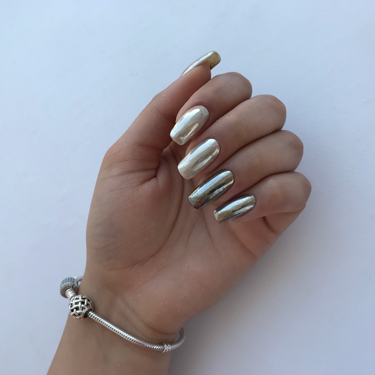 Манікюр на довгі нігті зі сріблом металік, фото -  Gem Nails