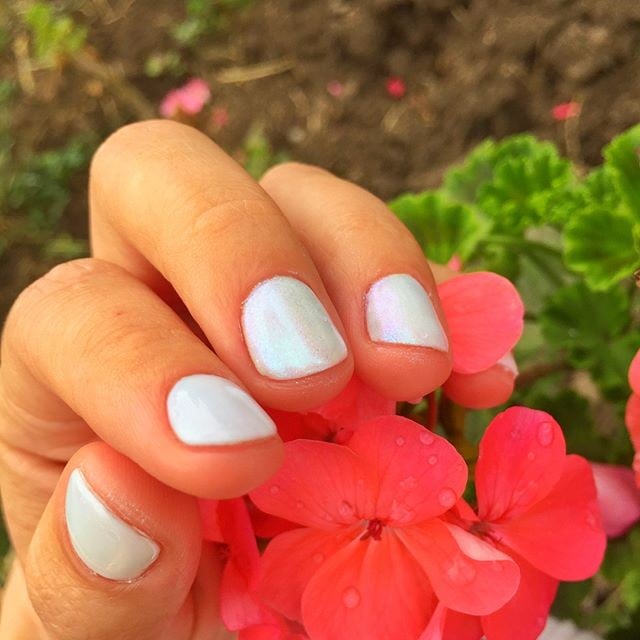 Білий манікюр на короткі нігті світлий, фото -  Puchek