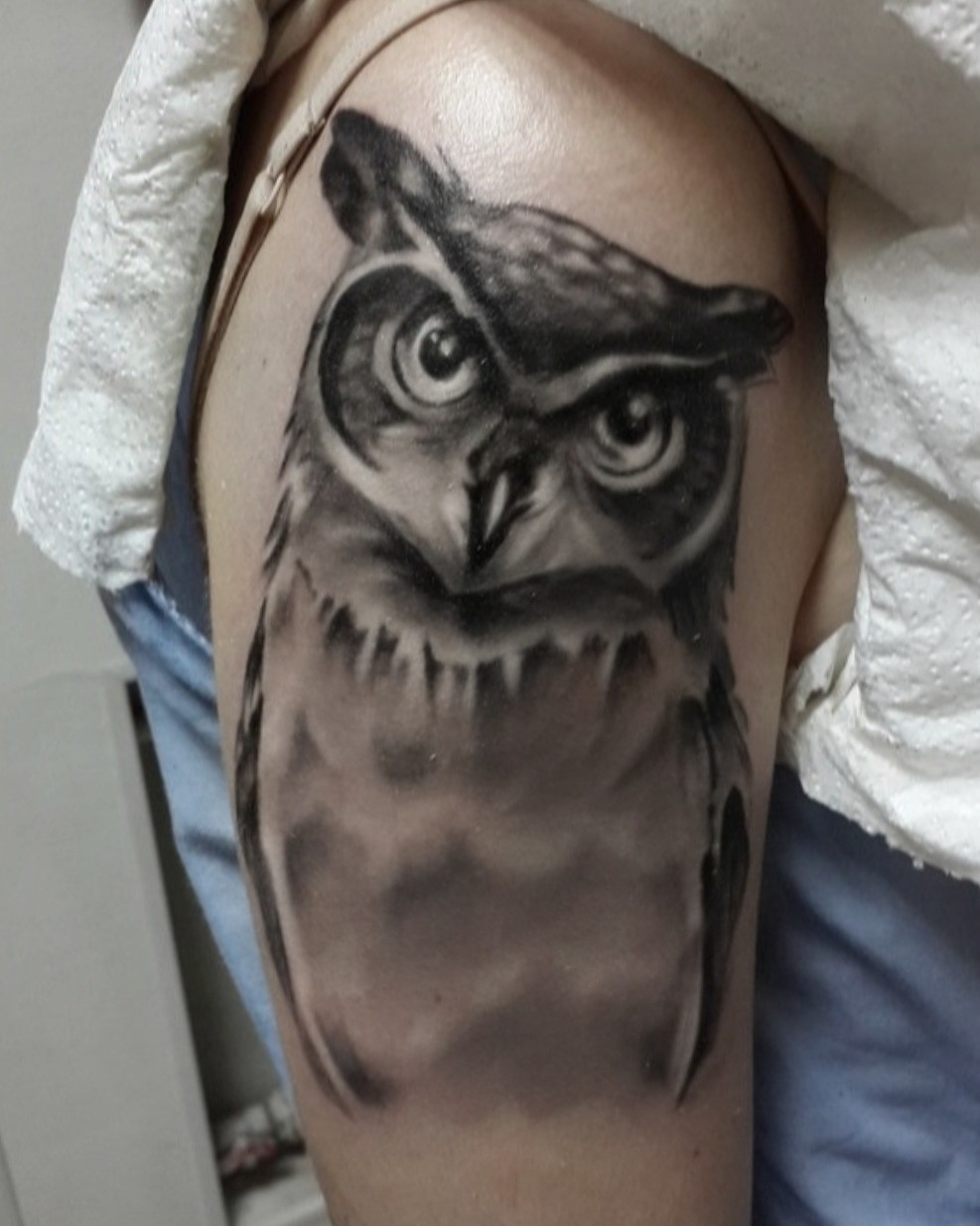 Для дівчат на руці реалізм, фото - Тату майстер Жека Che