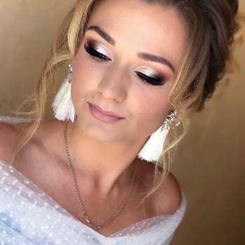 Профессиональный макияж, аэромакияж. Вечерние прически и укладки
                    Визажист Анастасия Кот Одесса