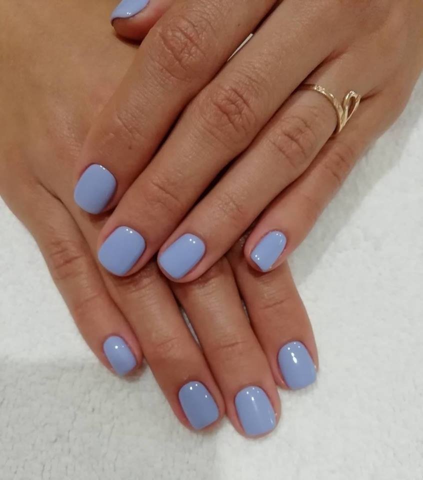 Маникюр на короткие ногти нежный голубой, фото -  Beaute et Jeunesse