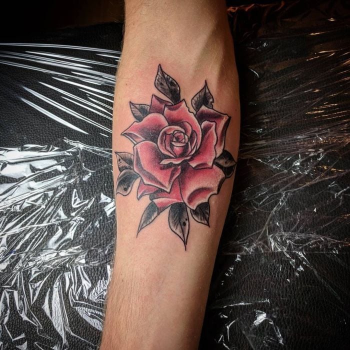 Для хлопців на передпліччі троянда, фото - Тату майстер Орест Джурляк