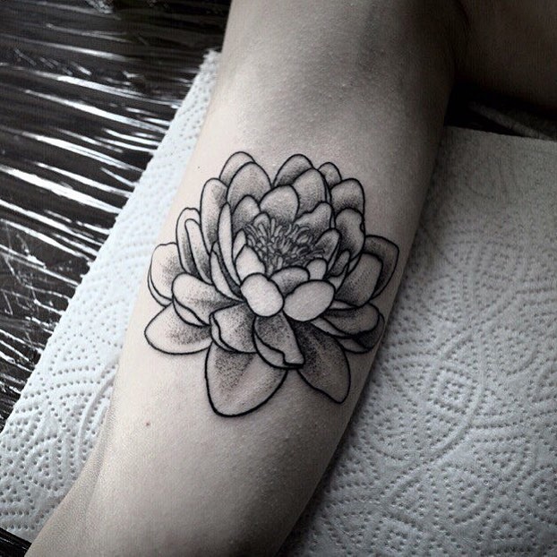 Женские на предплечье черно-белые, фото - Тату мастер Виктория