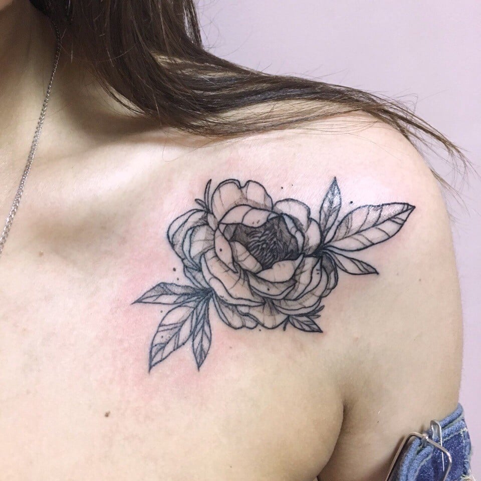 Женские на плече роза, фото - Тату мастер Марина Мечникова