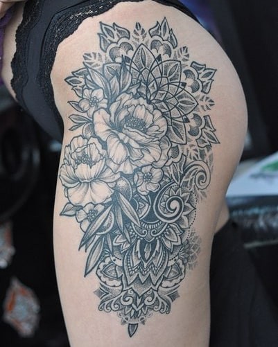 Для дівчат чорно-білі квіти, фото - Тату майстер Вадим Мамонов