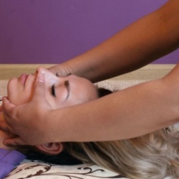 Массаж головы и лица / Head and face massage
                    Салон тайского массажа Цветок Таиланда Киев