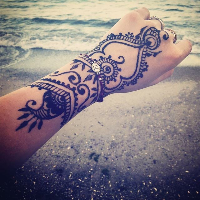 Для дівчат на зап'ясті передпліччі, фото - Викладач курсів краси Ольга