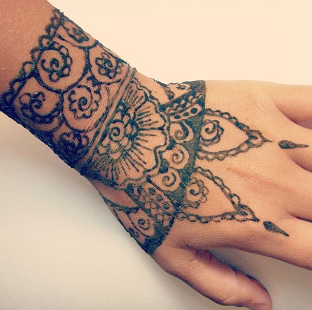 Роспись перчатка. Моя первая работа., фото - Викладач курсів краси Ольга