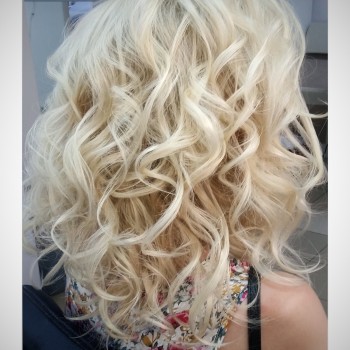 Локоны, кудри, накрутка
                    Візажист Анна Логвинова Кривий Ріг