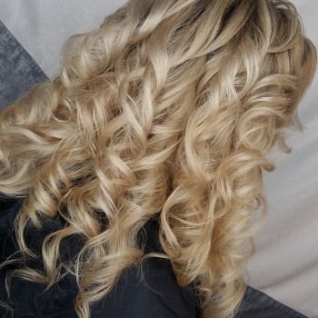 Локоны, кудри, накрутка
                    Візажист Анна Логвинова Кривий Ріг