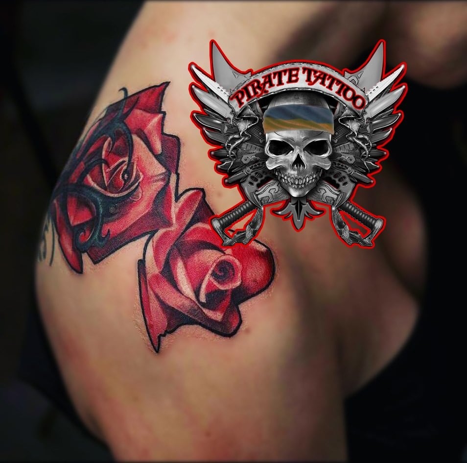 Женские на плече цветные, фото - Тату салон Pirate Tattoo