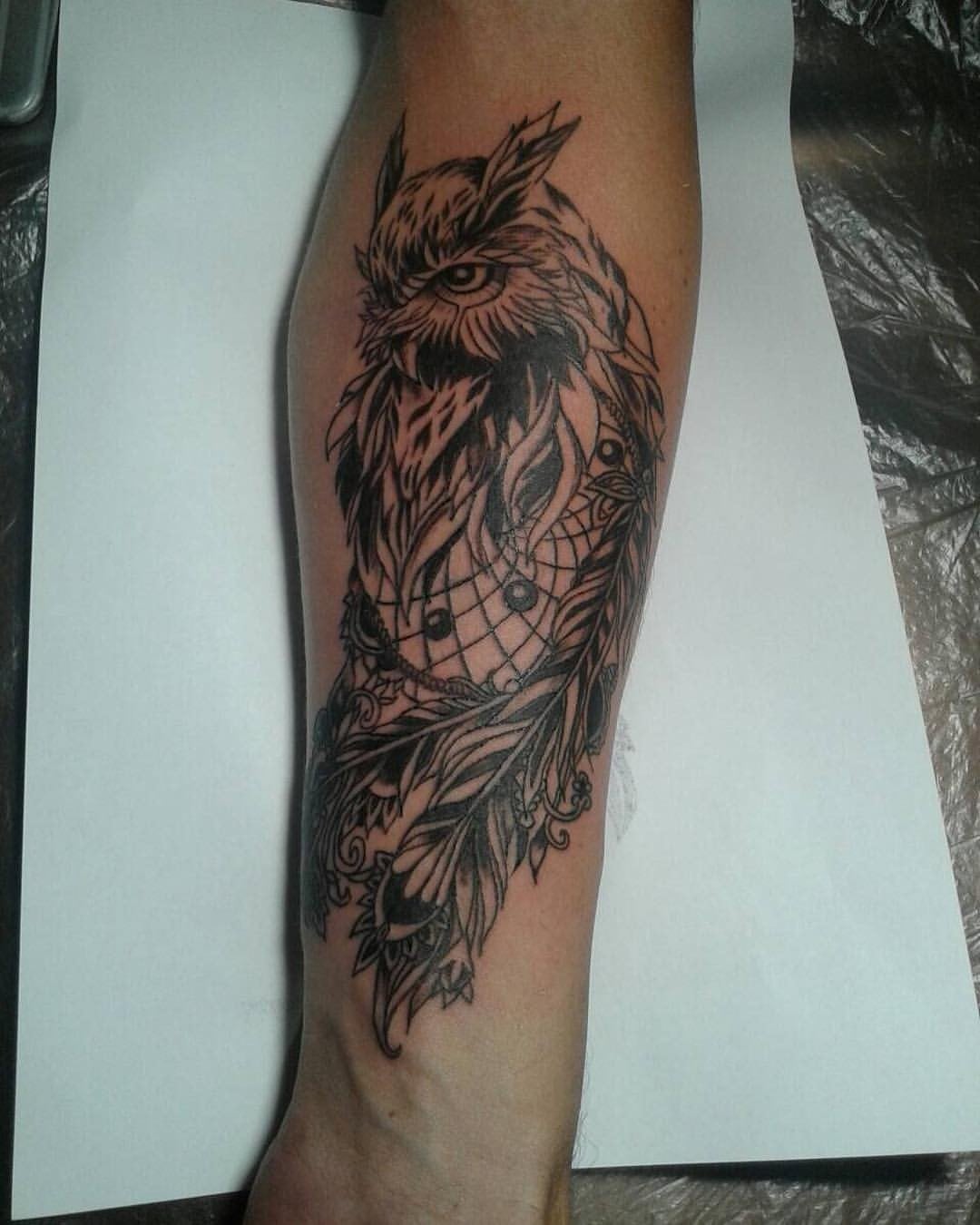 Для дівчат на передпліччі чорно-білі, фото - Тату майстер Дворак Анатолий