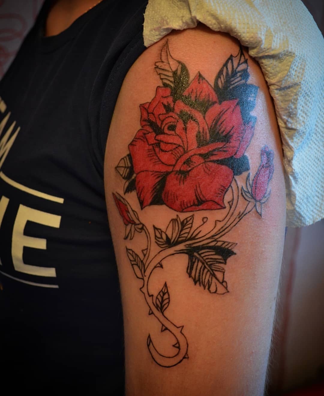 Женские на плече роза, фото - Тату мастер Прилуцкая Владислава