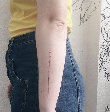 Для дівчат на передпліччі чорно-білі, фото - Тату майстер Екатерина