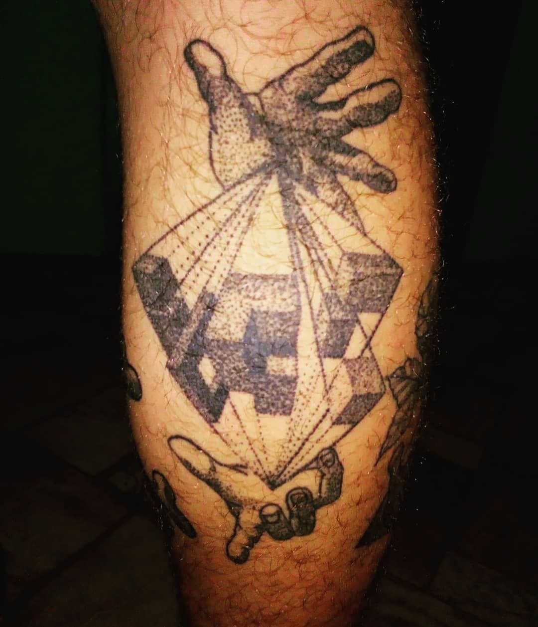 Для хлопців на нозі чорно-білі, фото - Тату майстер Олексій Мікора