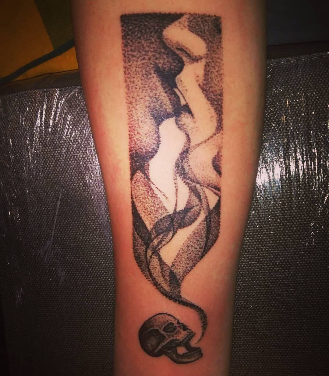 Для дівчат на руці череп, фото - Тату майстер Олексій Мікора