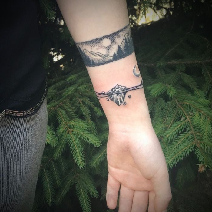 Для дівчат на зап'ясті чорно-білі, фото - Тату майстер Александра Кислая