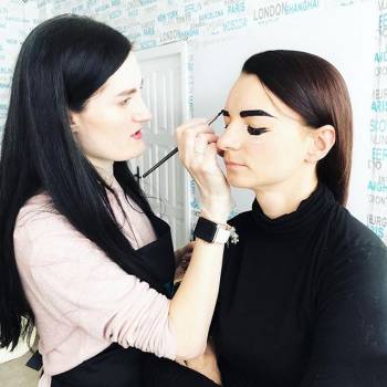 Оформление бровей наращивание ресниц профессиональный макияж, фото - Салон красоты Ideal Brow Lab