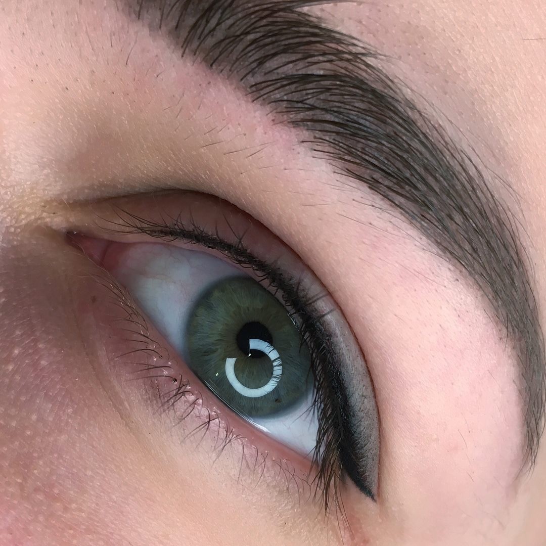 Стрелка с растушёвкой, сразу после процедуры, фото - Студія татужу Lmakeup Studio