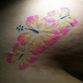 Блеск-тату после шугаринга бикини