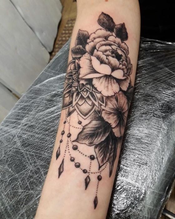 Для хлопців на передпліччі чорно-білі, фото - Тату майстер Кущенко Николай