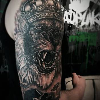 для хлопців, на руці, чорно-білі, корона, лев, black&grey
