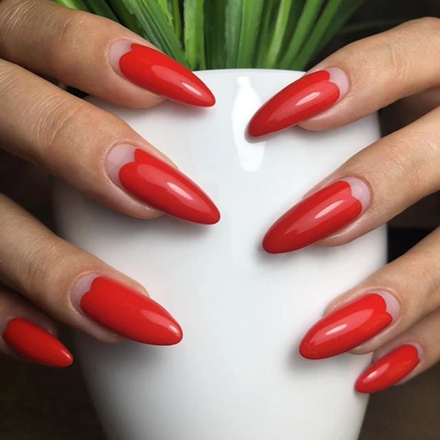 Червоний манікюр яскравий місячний, фото - Студія краси Brave Beauty Bar