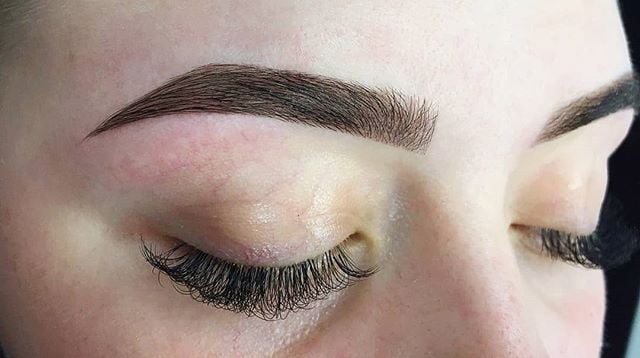 Коррекция и окрашивание бровей, фото - Студия красоты Brave Beauty Bar