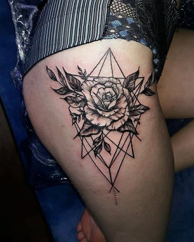 Для дівчат троянда чорно-білі, фото - Тату майстер Ольга Мартова