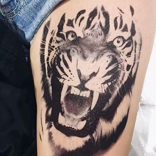 Реализм черно-белые тигр, фото - Тату салон Flyart Tattoo