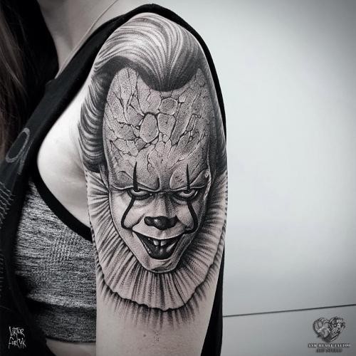Для дівчат на плечі реалізм, фото - Тату салон Ink Heart Tattoo