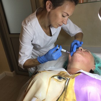 Уколы красоты: Мезотерапия лица, головы и тела
                    Косметолог Вера Харьков