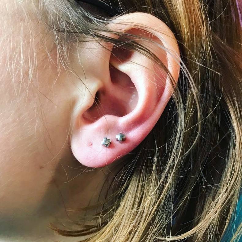 Пірсинг вуха мочки, фото - Тату майстер Ірина Ланова