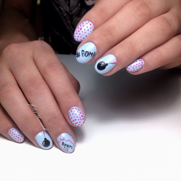Маникюр с рисунком голубой разноцветный, фото - Ногтевая студия Nail Studio