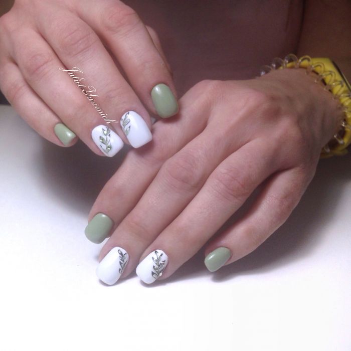 Белый маникюр нежный с рисунком, фото - Ногтевая студия Nail Studio