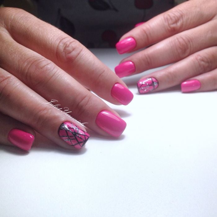 Манікюр з блискітками малюнком яскравий, фото - Нігтьова студія Nail Studio