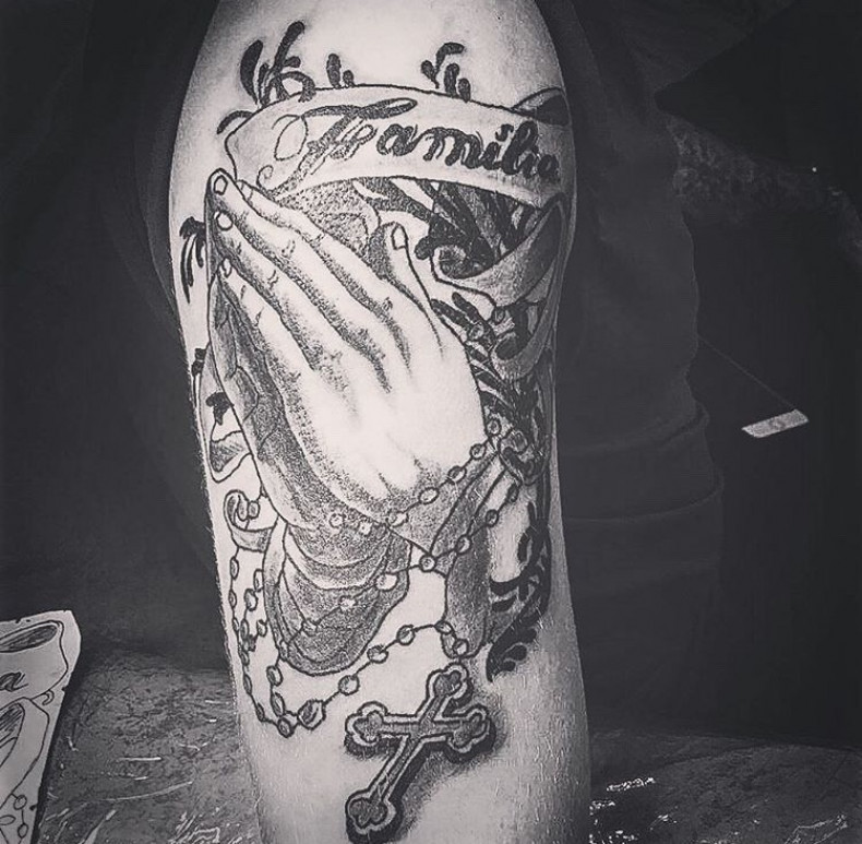 Для хлопців на плечі чорно-білі, фото - Тату майстер Tattoo 882