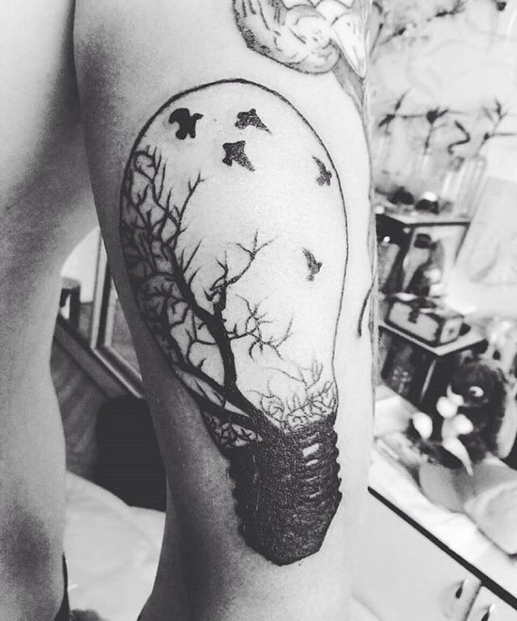 Для хлопців на руці чорно-білі, фото - Тату майстер Tattoo 882