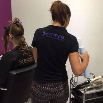 Детская стрижка укладка волос оформление бровей, фото -  Friends (Френдс)