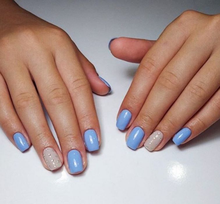 Ніжний манікюр бежевий блакитний, фото -  For your Beauty