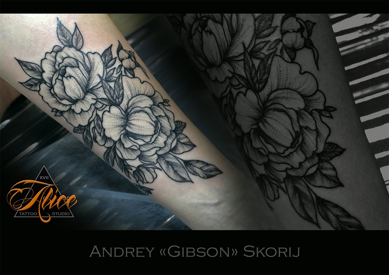 Женские на предплечье черно-белые, фото - Тату мастер Андрей Скорый