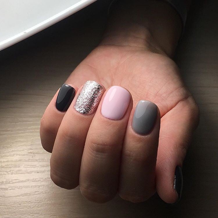 Манікюр на короткі нігті з блискітками різнокольоровий, фото -  Merys beauty room