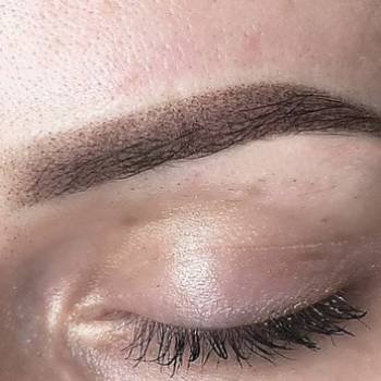 Нежные пудровые бровки, сразу после процедуры