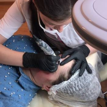 Процедура ПМ бровей