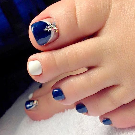 Педикюр красивый с дизайном, фото - Ногтевая студия Fantasy nail